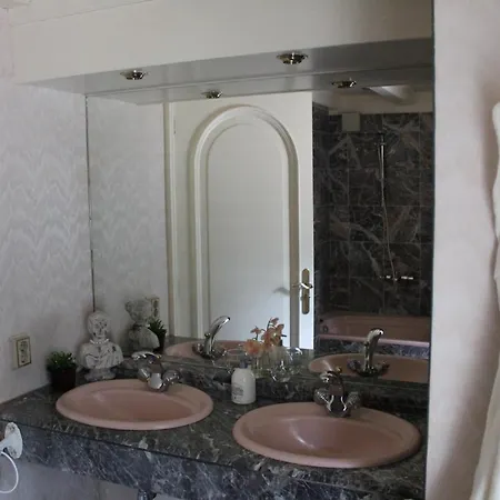 Bed & Breakfast Ons Verwende Nest *